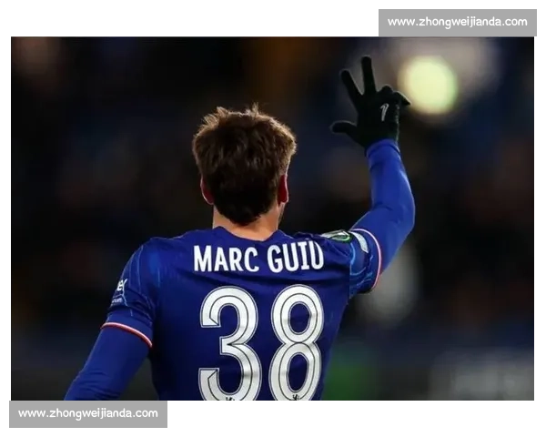 西蒙斯正式告知莱比锡欲离队，红牛标价 7000 万欧启动转会谈判