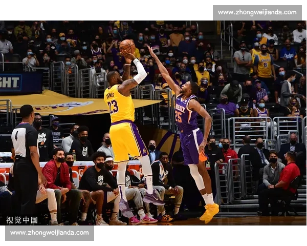 詹姆斯领衔湖人鏖战火箭西部强强对话引爆NBA焦点之夜